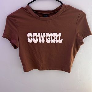 Letter Graphic Crop Tee